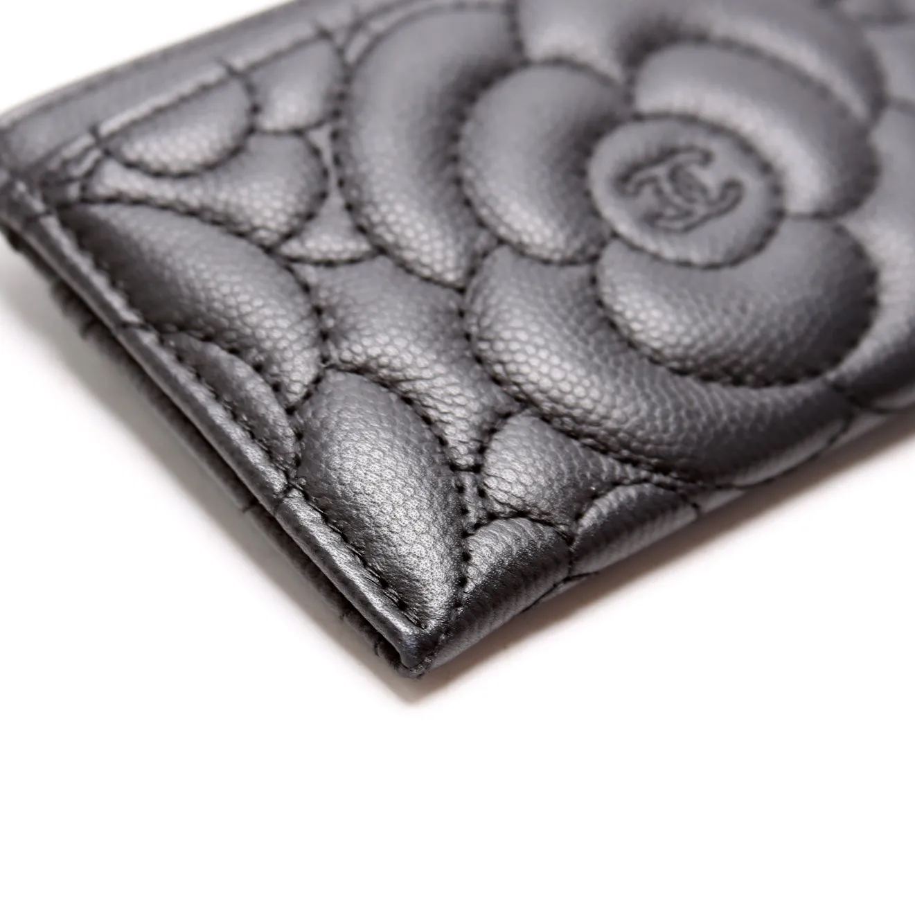 Camellia Flower Embossed Caviar Card Holder 24M Black