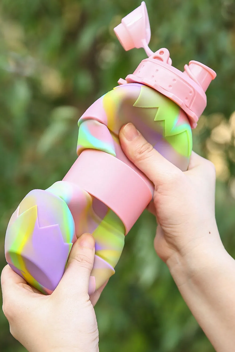 New Silicone Outdoor Sports Folding Water Bottle Telescopic Water Cup.